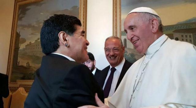 1609658238442046728.jpg 1_papa_francisco_e_maradona-17010511.jpg